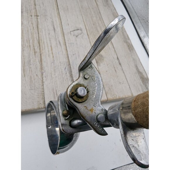 Vintage Benedict Indestructo Size 24 Wood Handle Ice Cream Scoop 2" Scoop No. 14 - Picture 4 of 7